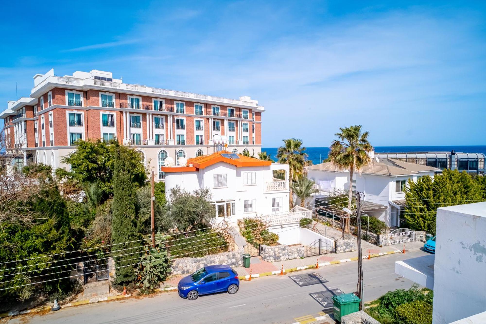 Romantiс Two-Bedroom Apartment with Sea View  Кіренія Екстер'єр фото