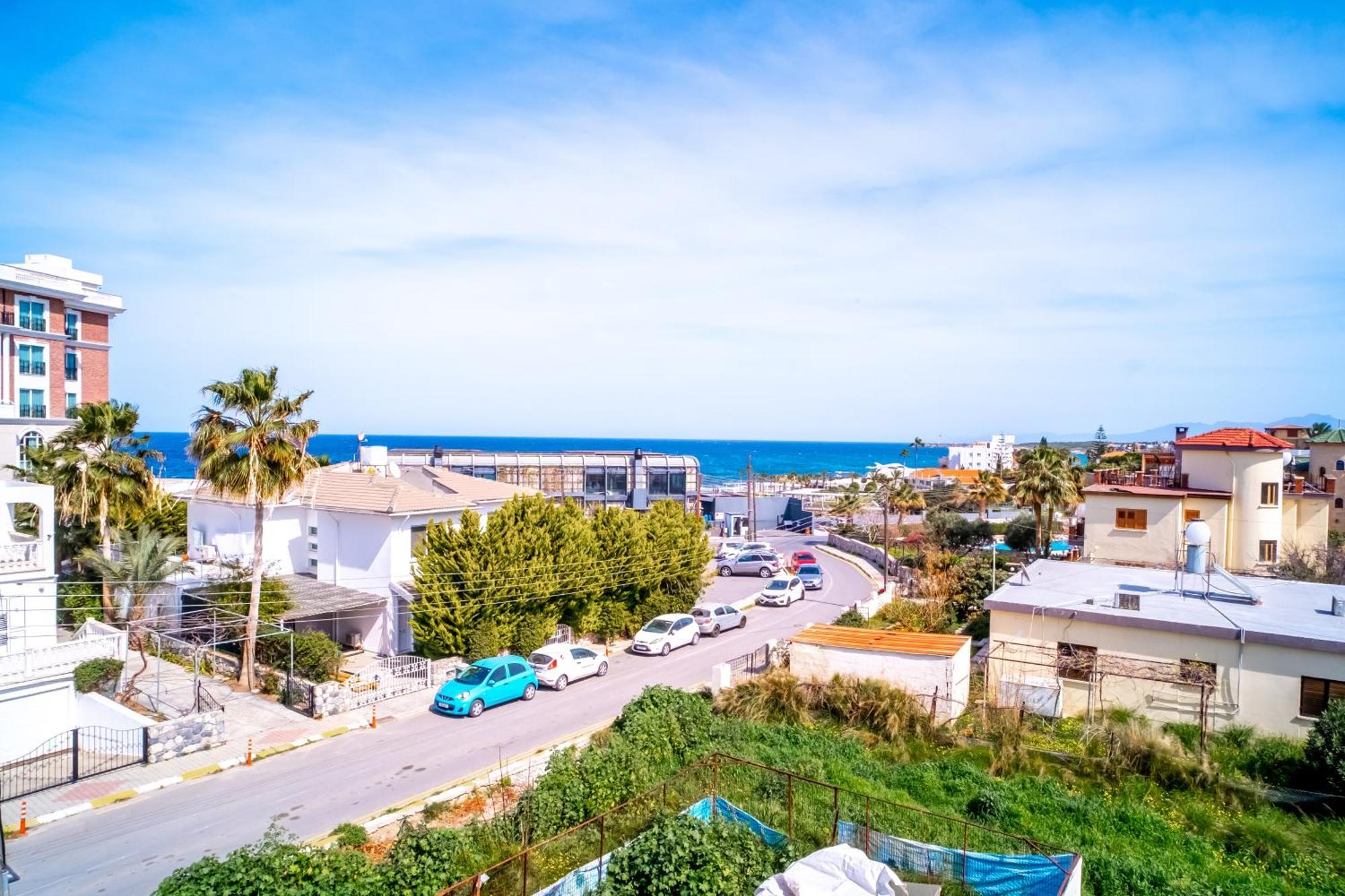 Romantiс Two-Bedroom Apartment with Sea View  Кіренія Екстер'єр фото