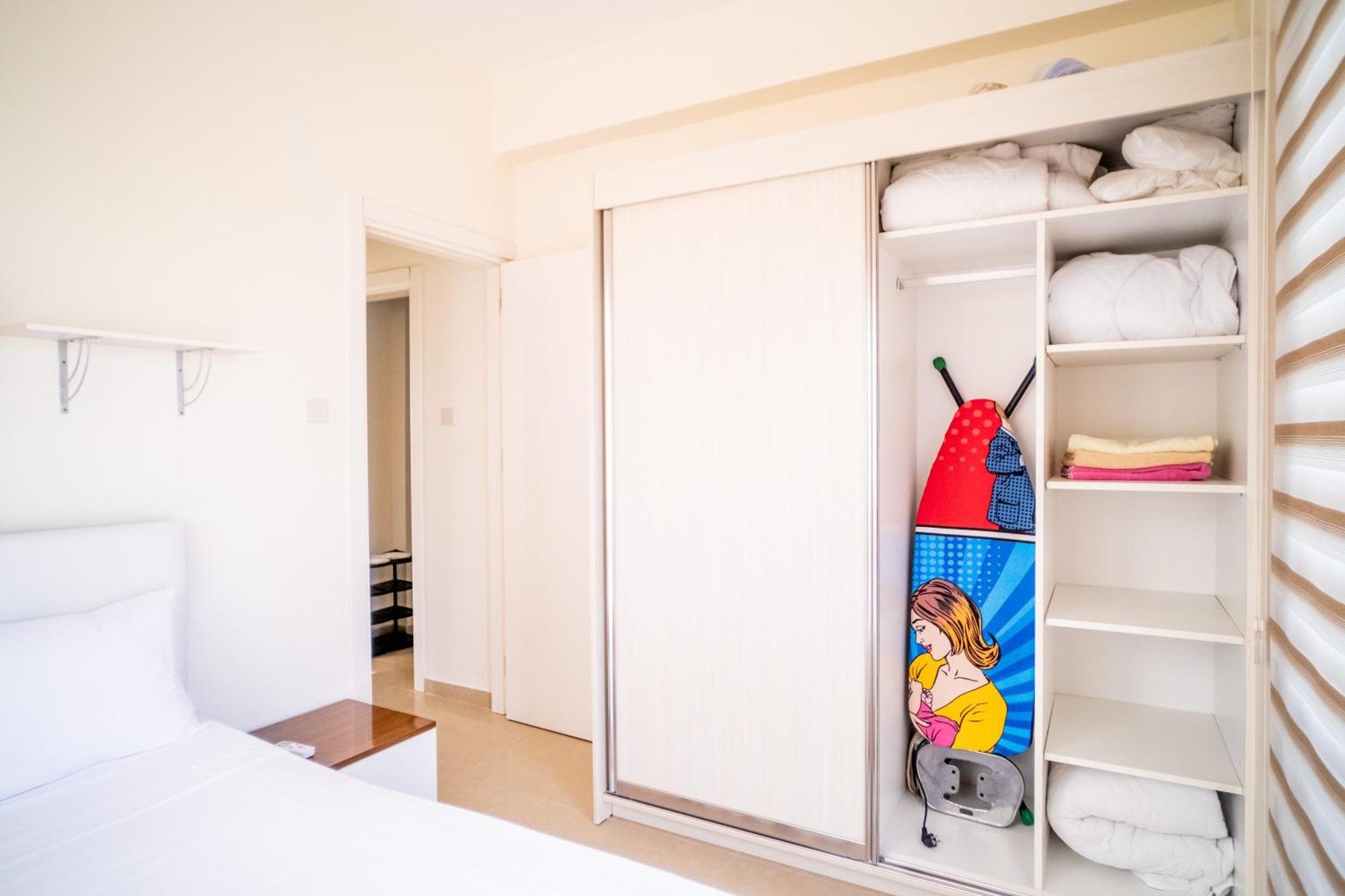 Romantiс Two-Bedroom Apartment with Sea View  Кіренія Екстер'єр фото