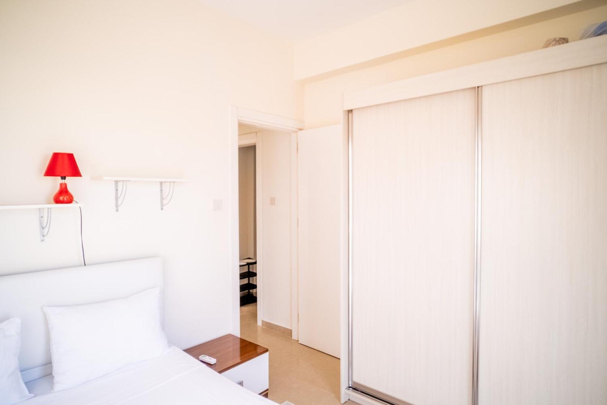 Romantiс Two-Bedroom Apartment with Sea View  Кіренія Екстер'єр фото