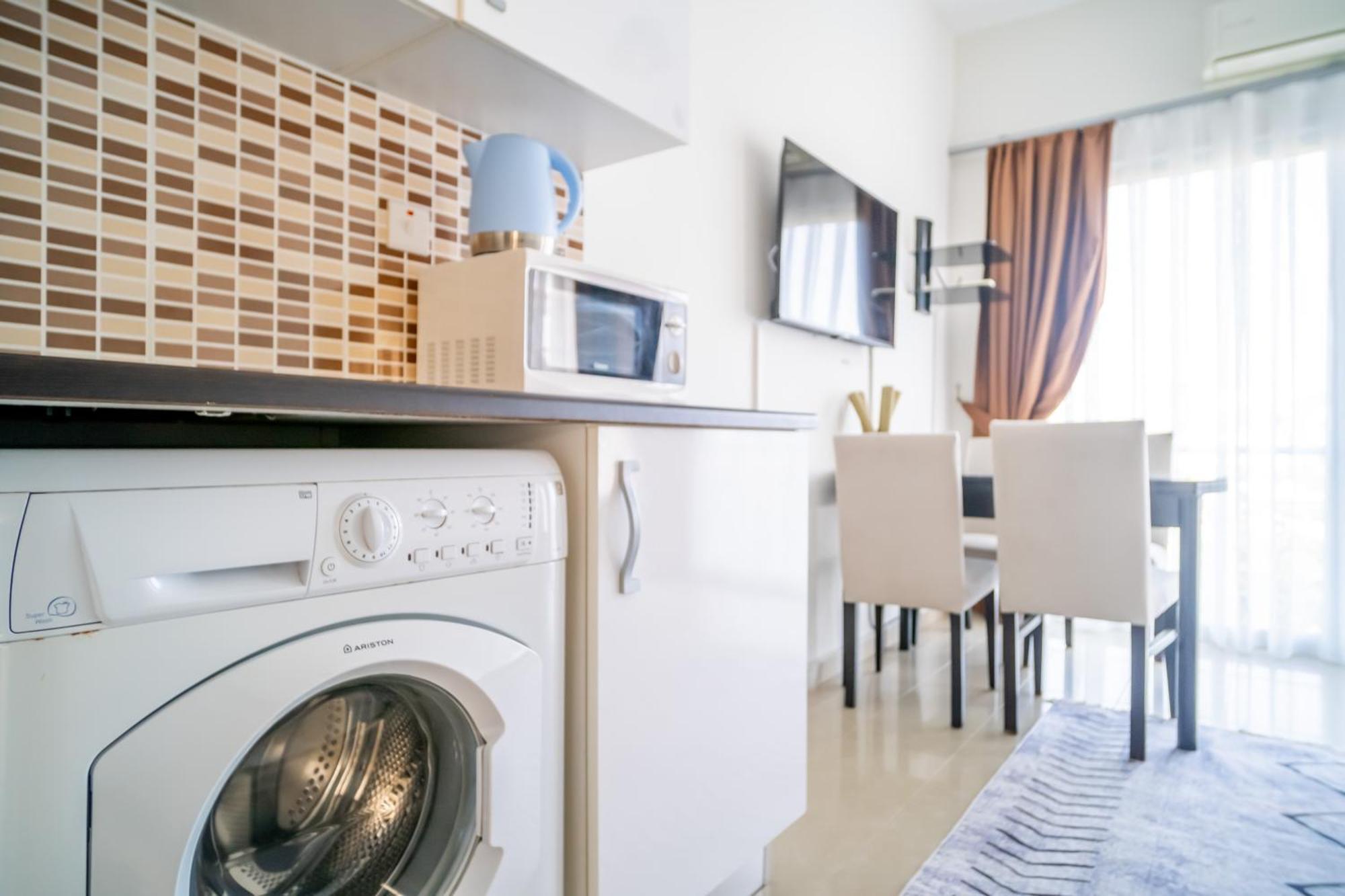 Romantiс Two-Bedroom Apartment with Sea View  Кіренія Екстер'єр фото