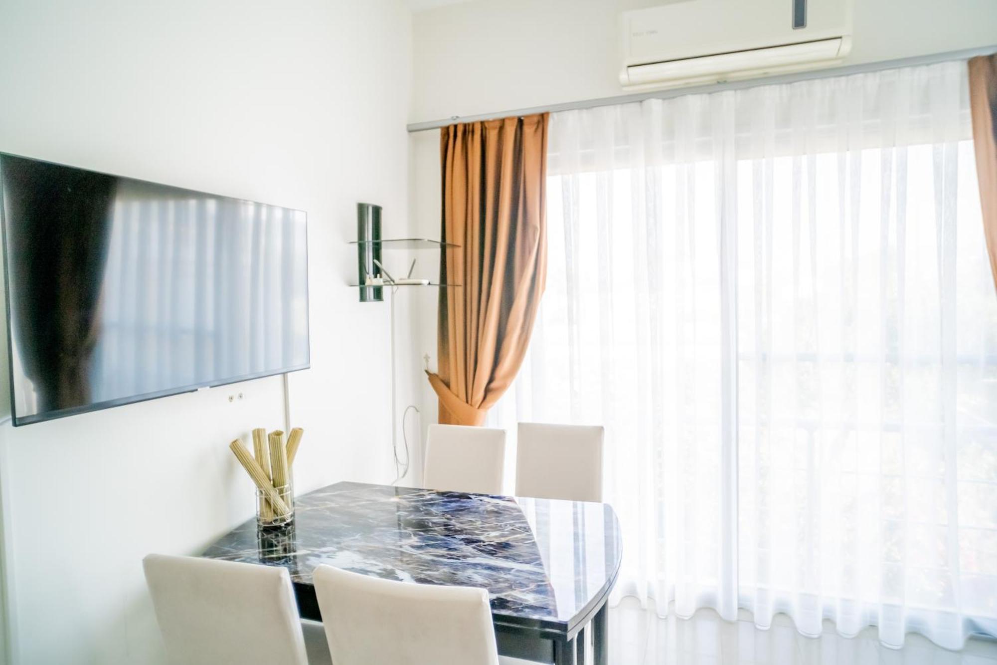 Romantiс Two-Bedroom Apartment with Sea View  Кіренія Екстер'єр фото